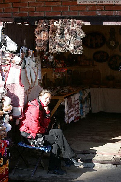 Яблуницкий перевал. Развалы гуцульских сувениров Ивано-Франковская область Фото Украины