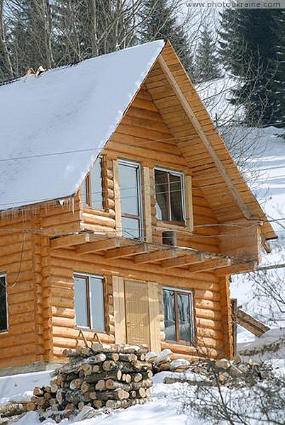 Yablunytsia. Log Cabin Ivano-Frankivsk Region Ukraine photos