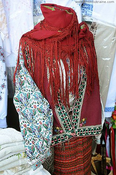 Yaremche. Hutsul women's outfit Ivano-Frankivsk Region Ukraine photos
