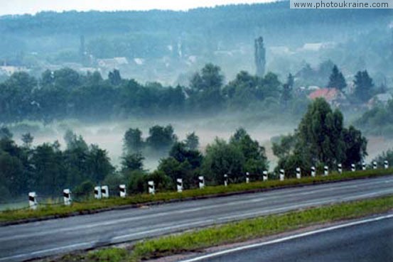 Село Вита-Почтовая. Вечерний туман Киевская область Фото Украины