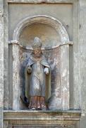 Олыка. Скульптура в нише парадного фасада Троицкого костела, Волынская область, Храмы 