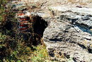 Гусельщикове. Вхід в вапнякову печеру, Донецька область, Геологічні пам’ятки 