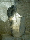 Соледар. Підсвічений гігантський кристал солі, Донецька область, Музеї 