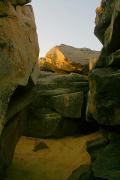 Терпенье. В песчаниковой расселине Каменной Могилы, Запорожская область, Геологические достопримечательности 