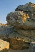 Терпенье. Крупные глыбы бронируют природный останец, Запорожская область, Геологические достопримечательности 